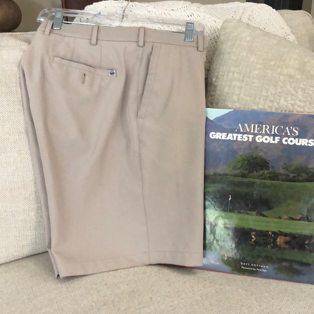 Men’s Peter Millar golf short